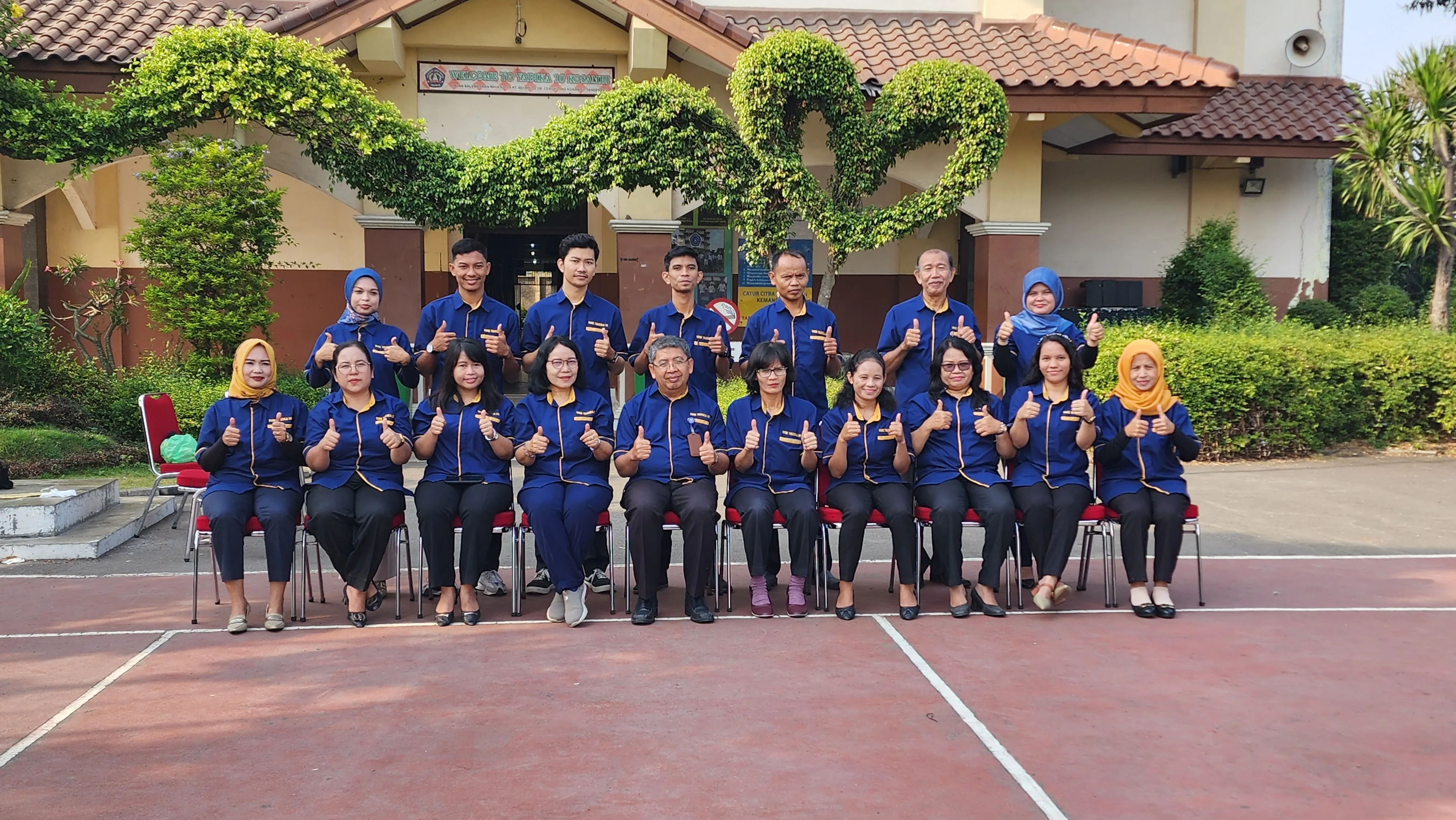 Keluarga Besar Guru SMK Yadika 10 